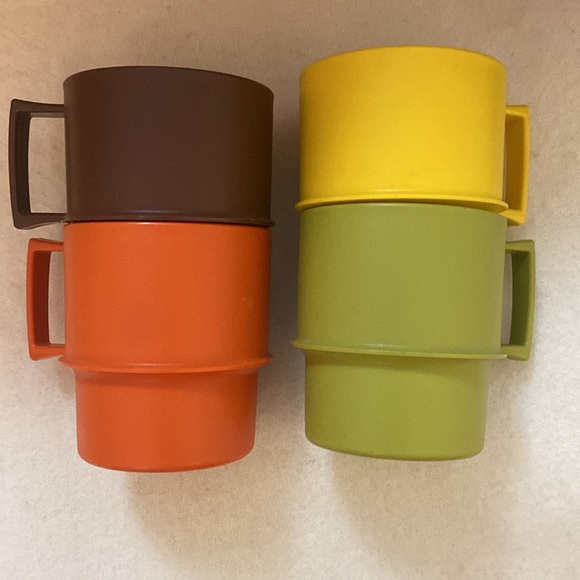 Set of vintage Tupperware mugs and divided trays - Picture 6 of 6